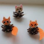 Поделка из шишки «Лисенок»